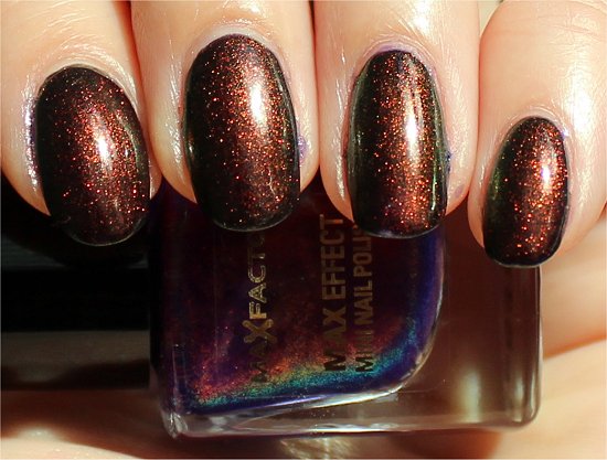 Fantasy Fire Nailpolish Swatch