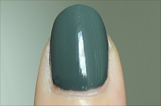 Zoya-NYFW-2012-Collection-Swatches-Evvie-Swatch-Review