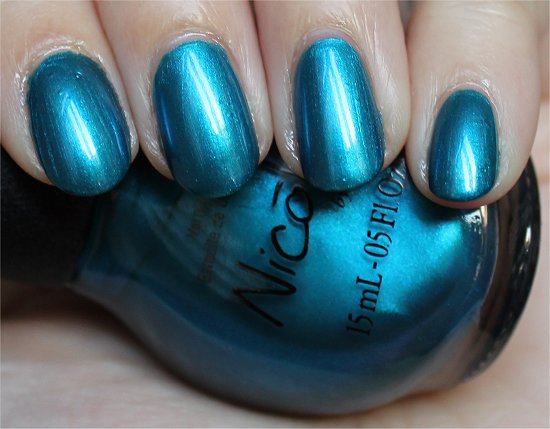 Deck-the-Dolls-Nicole-by-OPI-Kardashian-Kolors-Collection-Swatches-Review