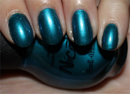 Nicole-by-OPI-Deck-the-Dolls-Swatches-Review-Photos