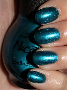 Nicole-by-OPI-Deck-the-Dolls-Swatches-Review