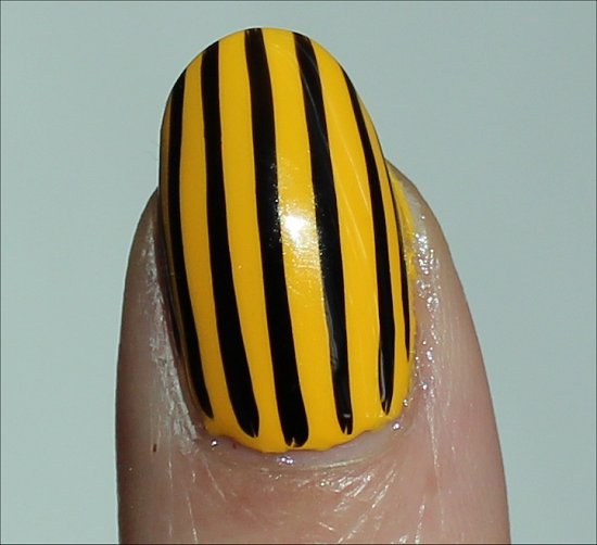 Vertical Stripe Manicure Easy Nail Art Ideas