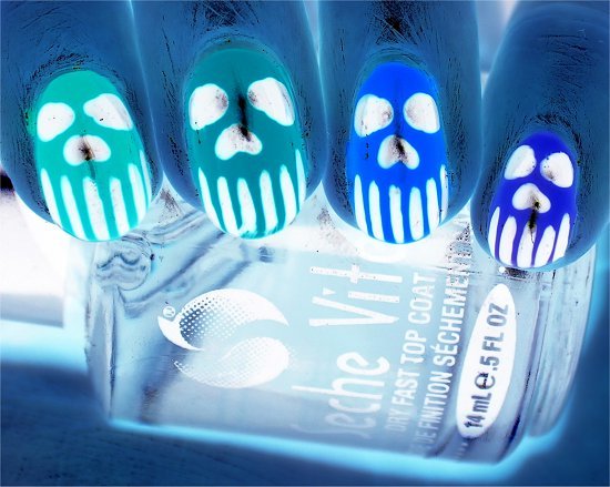 Skull Nail Art negative