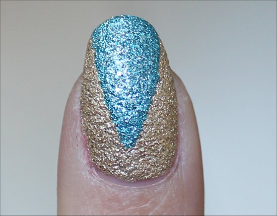 Liquid Sand by OPI Bond Girls Nailart